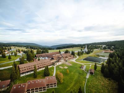 Turističko naselje Bungalovi Rogla * * *